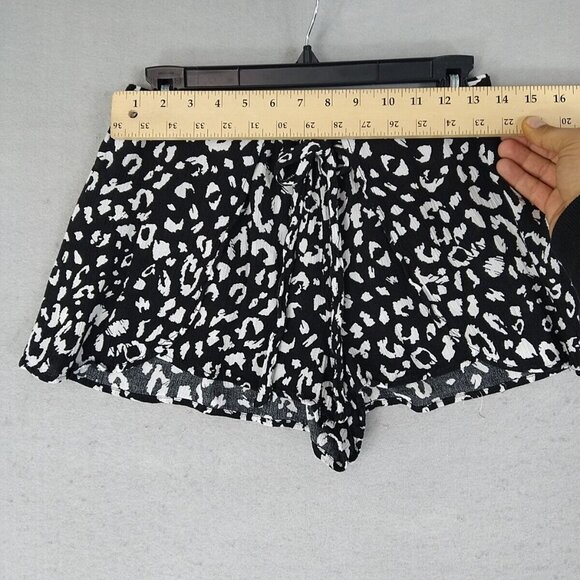 Lulus Casual Sexy Shorts Womens Size M Black Leopard Print Tie Waist Lightweight - Picture 3 of 7